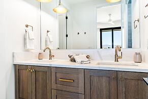 Lagoon Life Beach House 7 Bedroom Home