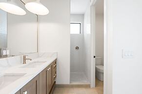 Lagoon Life Beach House 7 Bedroom Home