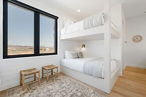 Lagoon Life Beach House 7 Bedroom Home