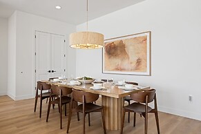 Lagoon Life Beach House 7 Bedroom Home