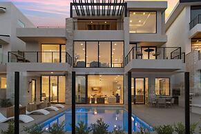 Lagoon Life Beach House 7 Bedroom Home