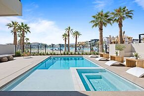 Lagoon Life Beach House 7 Bedroom Home