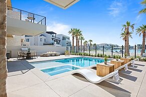 Lagoon Life Beach House 7 Bedroom Home