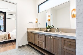 Lagoon Life Beach House 7 Bedroom Home