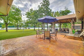 On-site Lake Access: Group Getaway in Afton