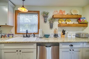 On-site Lake Access: Group Getaway in Afton