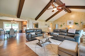 On-site Lake Access: Group Getaway in Afton