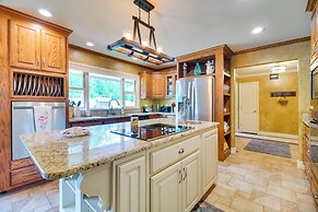 On-site Lake Access: Group Getaway in Afton