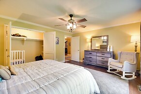 On-site Lake Access: Group Getaway in Afton