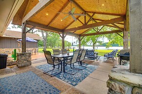 On-site Lake Access: Group Getaway in Afton