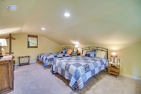 On-site Lake Access: Group Getaway in Afton