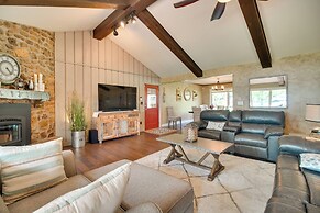 On-site Lake Access: Group Getaway in Afton