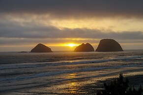 Quaint Tillamook Getaway Near Netarts Bay!