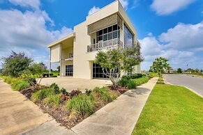 Modern Lake Charles Condo w/ Balcony: 7 Mi to Dtwn