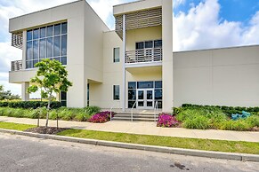 Modern Lake Charles Condo w/ Balcony: 7 Mi to Dtwn