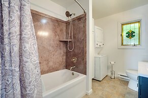 Lakefront Home in Hartford: Hot Tub, Kayaks & Dock