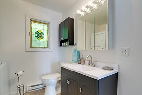 Lakefront Home in Hartford: Hot Tub, Kayaks & Dock