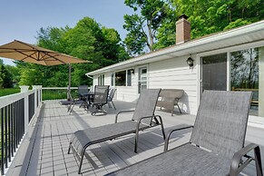 Lakefront Home in Hartford: Hot Tub, Kayaks & Dock