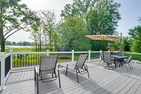 Lakefront Home in Hartford: Hot Tub, Kayaks & Dock