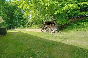 Lakefront Home in Hartford: Hot Tub, Kayaks & Dock