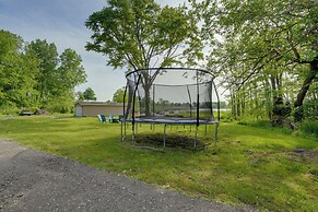 Lakefront Home in Hartford: Hot Tub, Kayaks & Dock