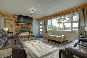 Lakefront Home in Hartford: Hot Tub, Kayaks & Dock