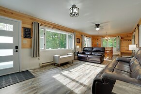 Lakefront Home in Hartford: Hot Tub, Kayaks & Dock