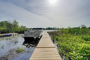 Lakefront Home in Hartford: Hot Tub, Kayaks & Dock