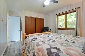 Lakefront Home in Hartford: Hot Tub, Kayaks & Dock
