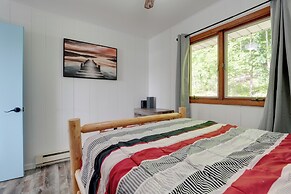 Lakefront Home in Hartford: Hot Tub, Kayaks & Dock