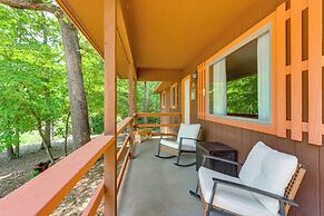 Hot Tub & Fire Pit: Holiday Island Getaway!