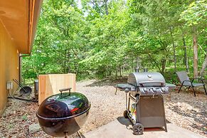 Hot Tub & Fire Pit: Holiday Island Getaway!