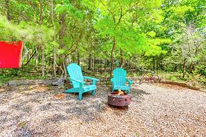 Hot Tub & Fire Pit: Holiday Island Getaway!