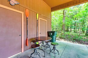 Hot Tub & Fire Pit: Holiday Island Getaway!