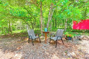 Hot Tub & Fire Pit: Holiday Island Getaway!