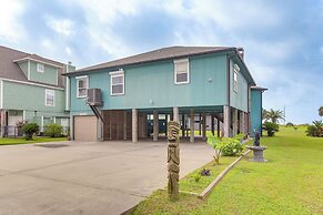 Crystal Beach Home w/ Deck + Ocean Views!