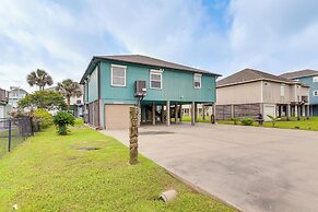 Crystal Beach Home w/ Deck + Ocean Views!