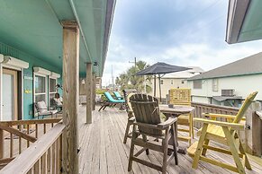 Crystal Beach Home w/ Deck + Ocean Views!