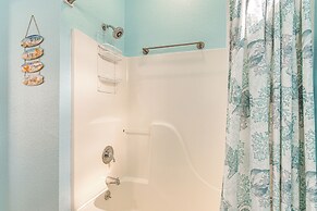 Crystal Beach Home w/ Deck + Ocean Views!