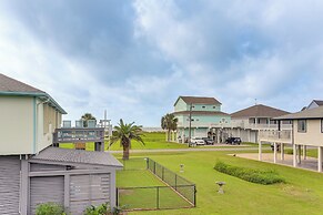 Crystal Beach Home w/ Deck + Ocean Views!