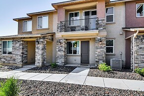 16 Mi to Lake Tahoe: Carson City Townhome