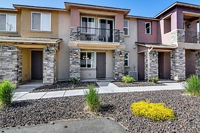 16 Mi to Lake Tahoe: Carson City Townhome
