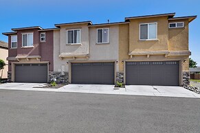 16 Mi to Lake Tahoe: Carson City Townhome