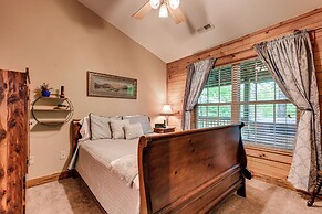 Serene Maggie Valley Retreat w/ Deck & Hot Tub!