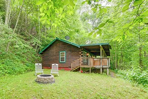 Serene Maggie Valley Retreat w/ Deck & Hot Tub!
