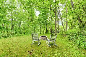 Serene Maggie Valley Retreat w/ Deck & Hot Tub!