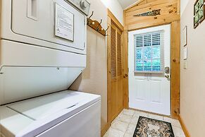 Serene Maggie Valley Retreat w/ Deck & Hot Tub!