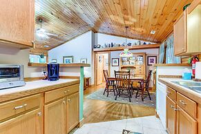 Serene Maggie Valley Retreat w/ Deck & Hot Tub!
