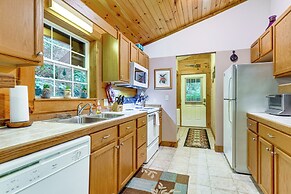 Serene Maggie Valley Retreat w/ Deck & Hot Tub!