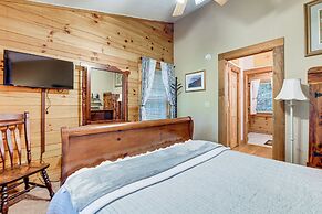 Serene Maggie Valley Retreat w/ Deck & Hot Tub!